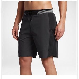 Hurley Men's Phantom Hyperweave Motion
Stripe 18" Boardshorts